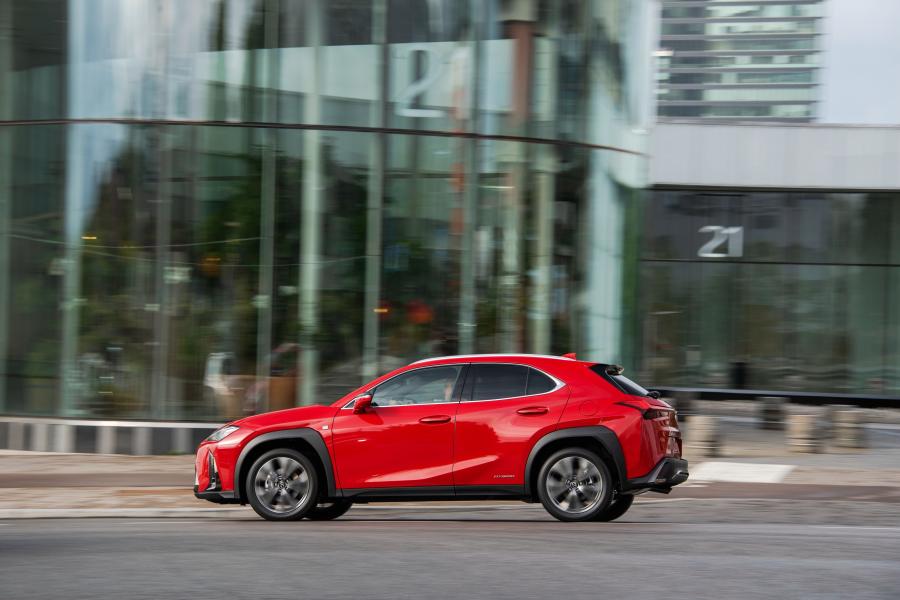  Lexus UX250h F-Sport 2018 года  (WW) (фото 39 из 46)